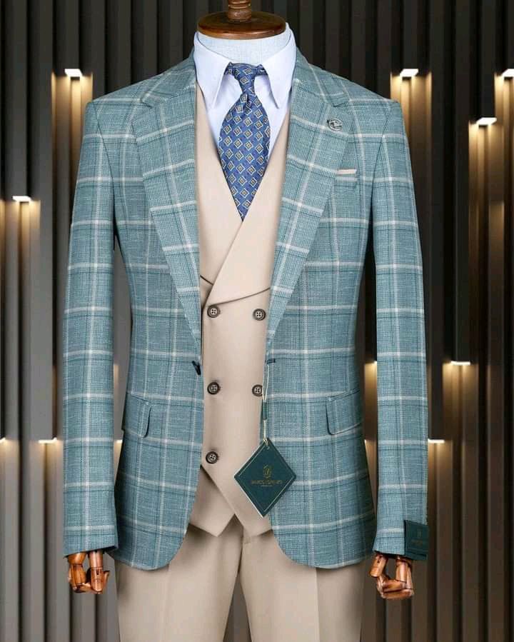 0f889d7b-e163-4891-9e96-774d96238680 Men Suit - Image 1