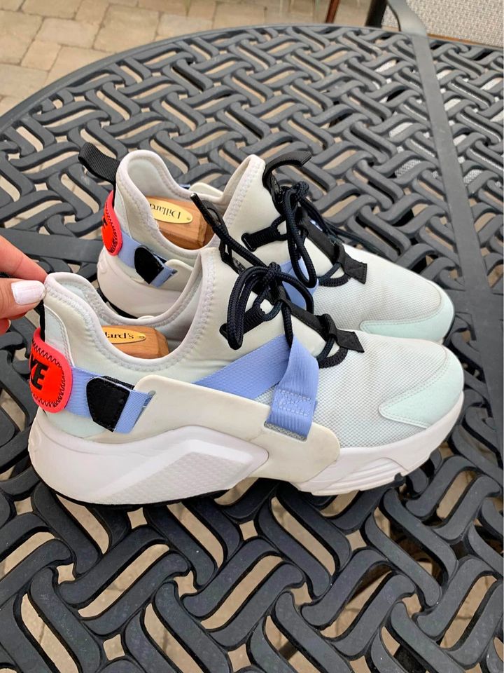 367704098_6622446574464845_3249892392535748655_n Nike Air Huarache City Low Sneakers Size 10 - Image 1