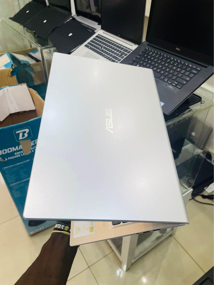 367925563_6330890423675727_2890140078563843278_n Asus i3 Computers - Image 1