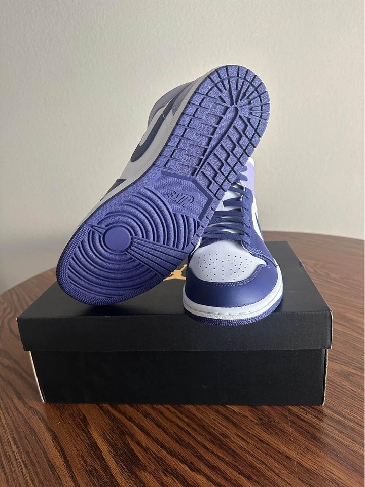 377302049_6853234914737782_2049453273149291975_n Air Jordan 1 Mid - Image 1