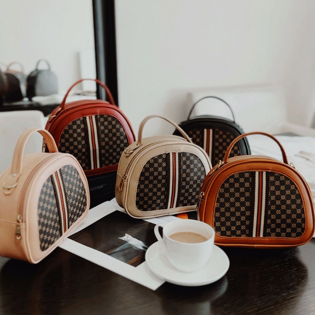 664a23f9-023a-489d-8d8f-cf4f1cb18dc8 Ladies Handbag - Image 1