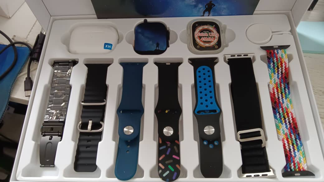 86fceb51-a76b-44db-881b-2f0fb9ad98a3 Smart Watch With Diff Strap - Image 1