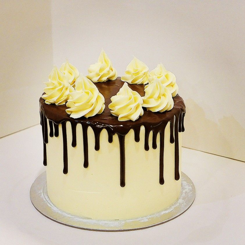 Salted caramel chocolate drip cake Salted Caramel Drip Cake - Image 1
