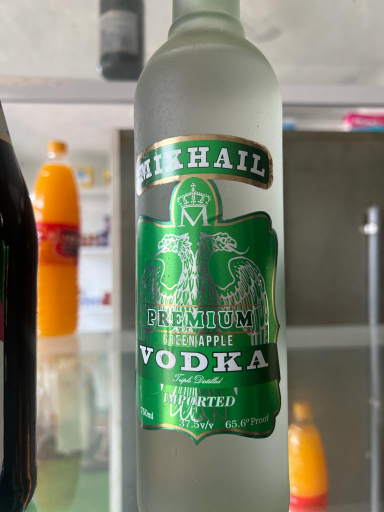 Vodka PREMIUM PINEAPPLE VODKA - Image 1