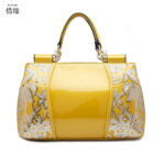 Classis Fashion Handbag and Puses