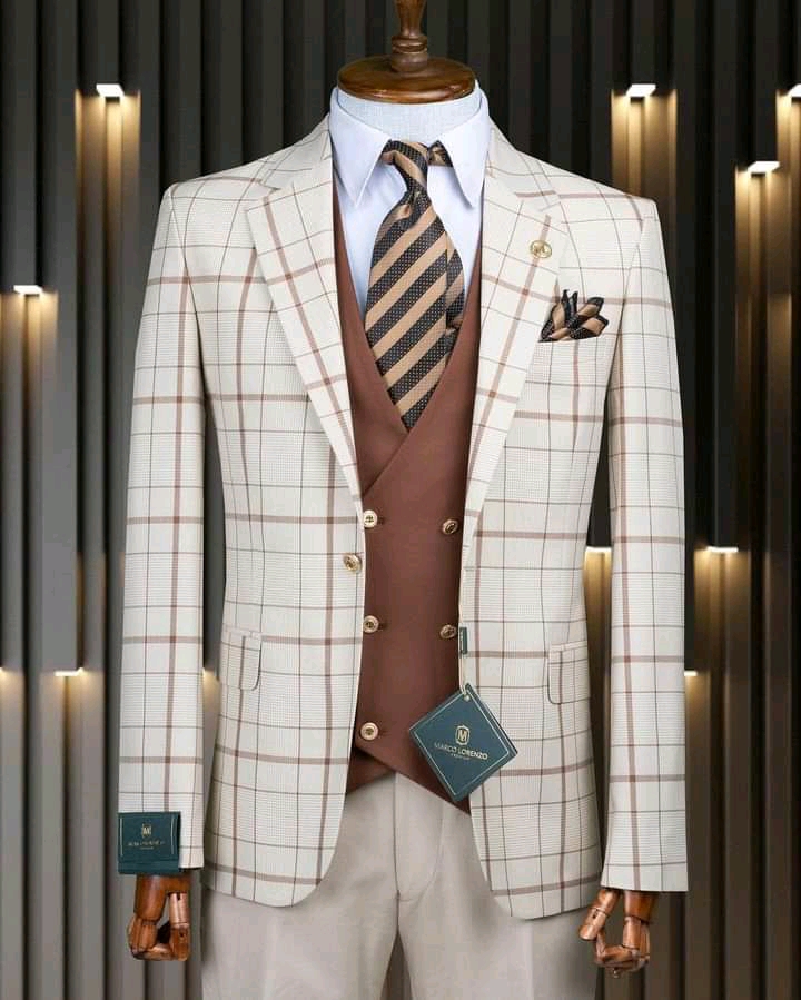 bbce33d8-1649-4b78-b922-66391163a006 Men Suit - Image 1